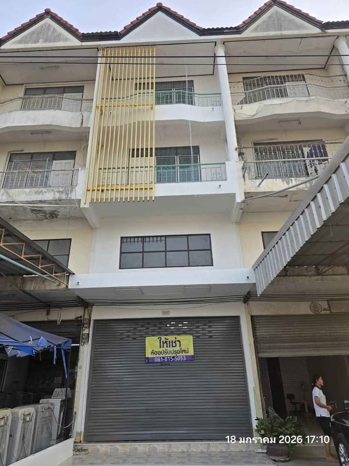 ให้เช่าอาคารพาณิชย์ 3 ชั้น + ชั้นลอย รีโนเวทใหม่ ทำเลดีมาก!!