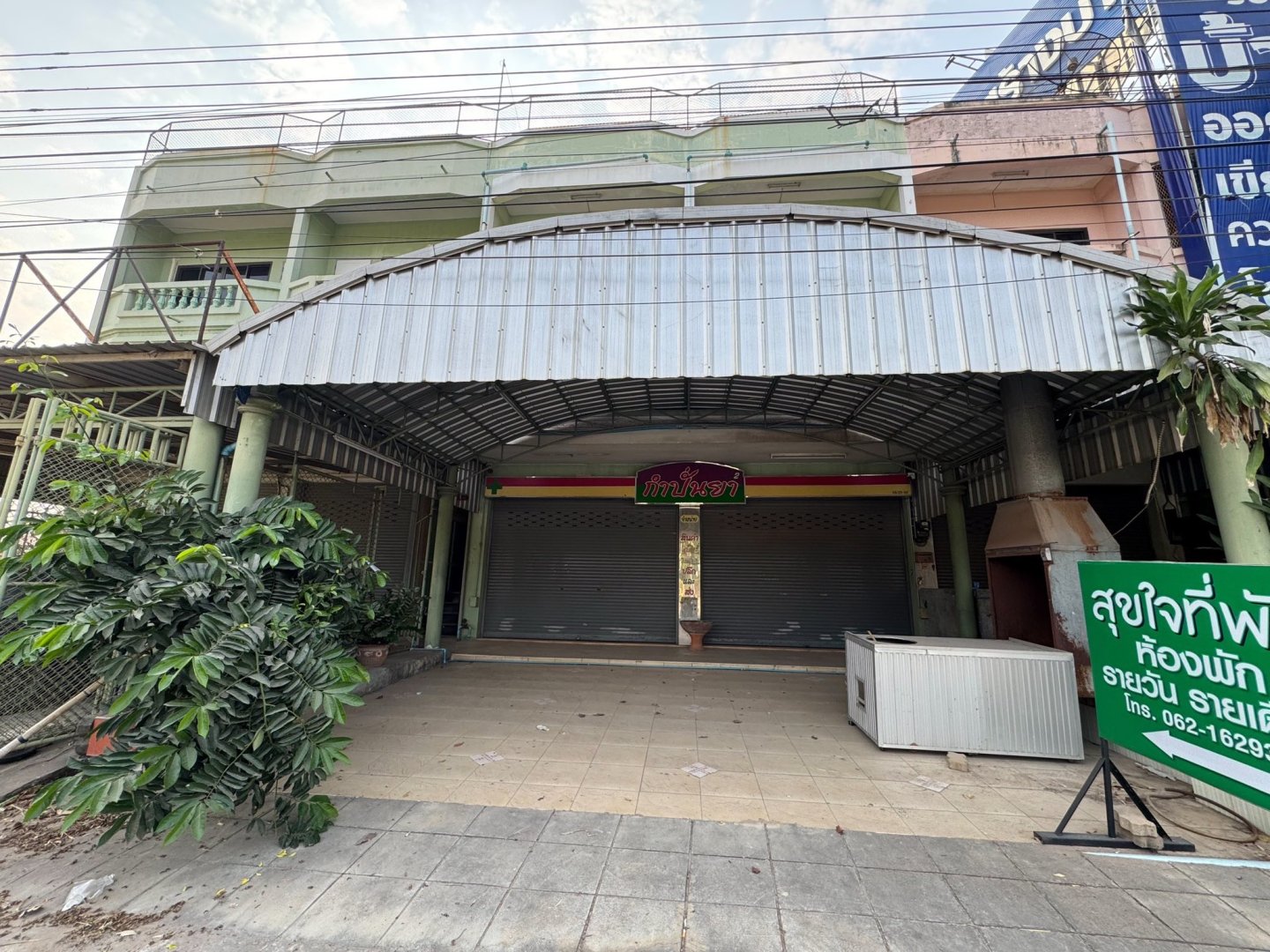 ให้เช่าตึก 4 คูหา 2 ชั้นครึ่ง พร้อมห้องเช่าในตัว 8 ห้อง