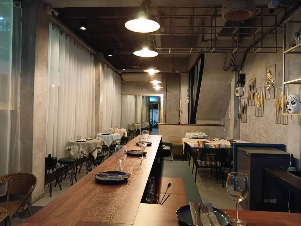 ปล่อยเช่า Bar ร้านอาหาร พื้นที่ ใต้ รร Rotfai ชั้น 1 เท่านั้น