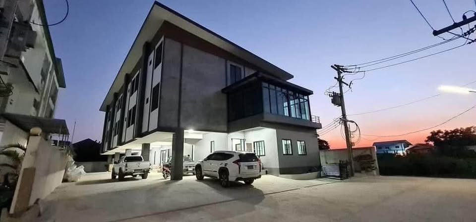 อพาร์ทเมนท์ 37 ห้อง อยู่ใจกลางเมือง ถนนพระลือ ใกล้มหาวิทยาลัยราชภัฏวังจันทร์