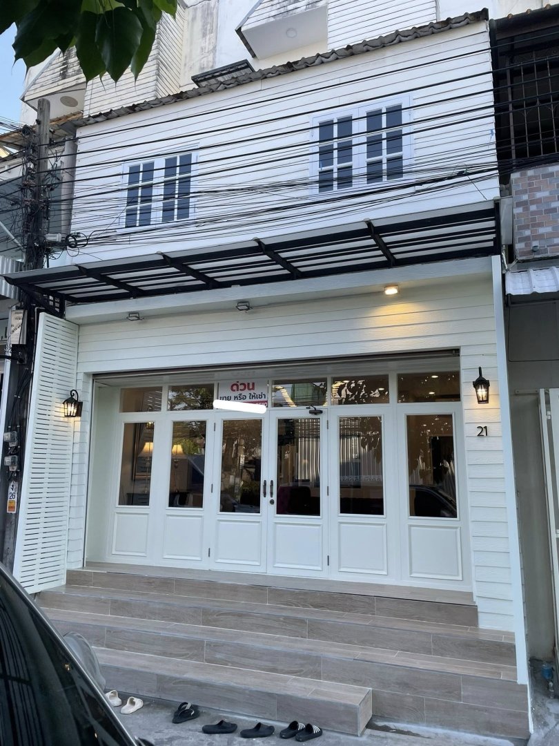 อาคารพาณิชย์ 3 ชั้น ติดถนน กรุงเทพกรีฑา ซอย 7