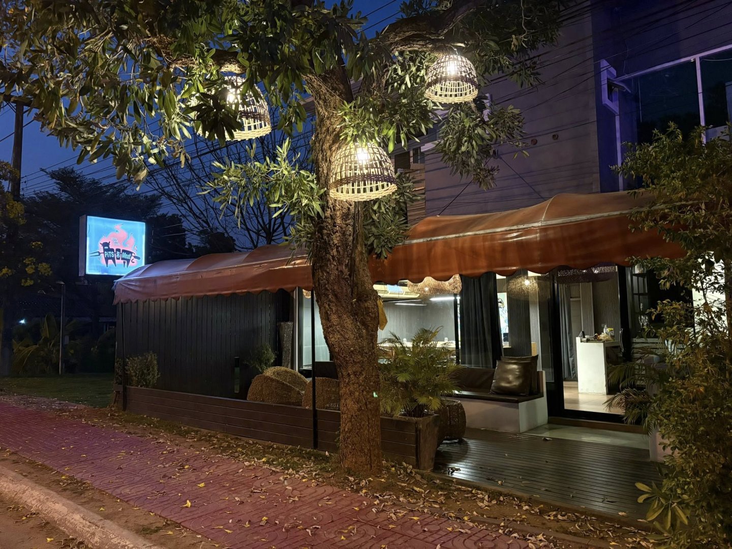 ลดราคาเซ้ง ร้านอาหาร หางดง ถ.ราชพฤกษ์ ต.หนองควาย