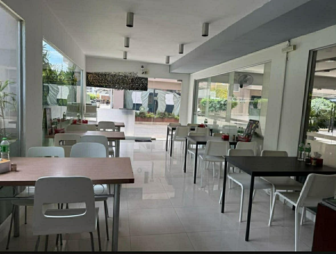 ส่งต่อร้านอาหารเล็กๆ 6 โต๊ะ ตั้งอยู่ในกรองทองแมนชั่น อ่อนนุช 19