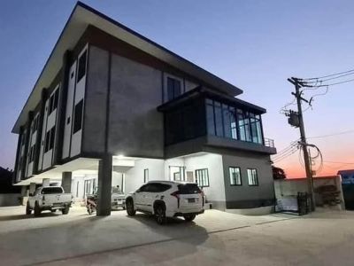 อพาร์ทเมนท์ 37 ห้อง อยู่ใจกลางเมือง ถนนพระลือ ใกล้มหาวิทยาลัยราชภัฏวังจันทร์