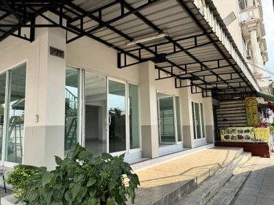 ให้เช่าอาคารพาณิชย์ เฉพาะชั้นล่าง ติดถนนใหญ่ประชาอุทิศ 91/3