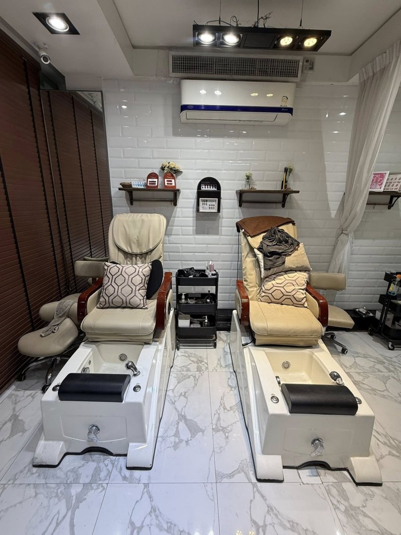 ปล่อยเช่าร้านทำเล็บ พร้อมอุปกรณ์  ใจกลางทองหล่อ