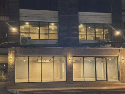 ให้เช่าอาคารพาณิชย์ 2 คูหา 3 ชั้น ถนนวัวลาย