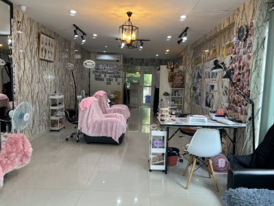 เซ้งร้าน ทำเล็บเจล ต่อขนตา สักปาก พิกัดร้านตั้งอยู่ใต้คอนโดเดอะสแควร์