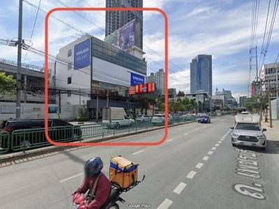 พื้นที่สำนักงานให้เช่า อยู่ชั้น 2 ติดถนนเพชรบุรีตัดใหม่