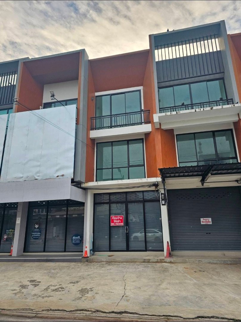 ห้องว่างให้เช่า ทำเลทองตึกใหม่ 3 ชั้น ทำเลใจกลางเมือง