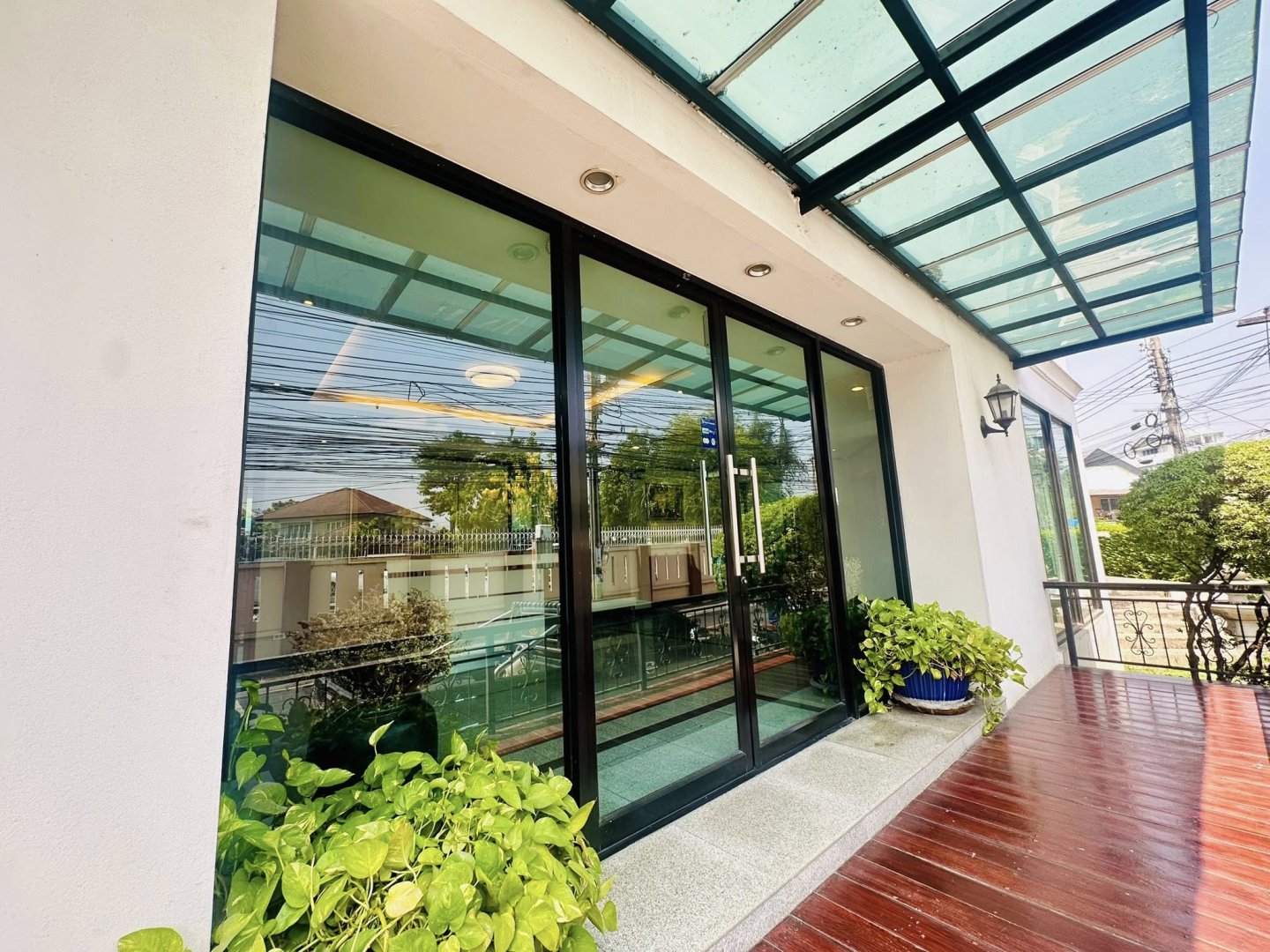 ให้เช่าพื้นที่ทำร้าน พิกัด ถนนลาดพร้าว 87 ตึก C.N.W