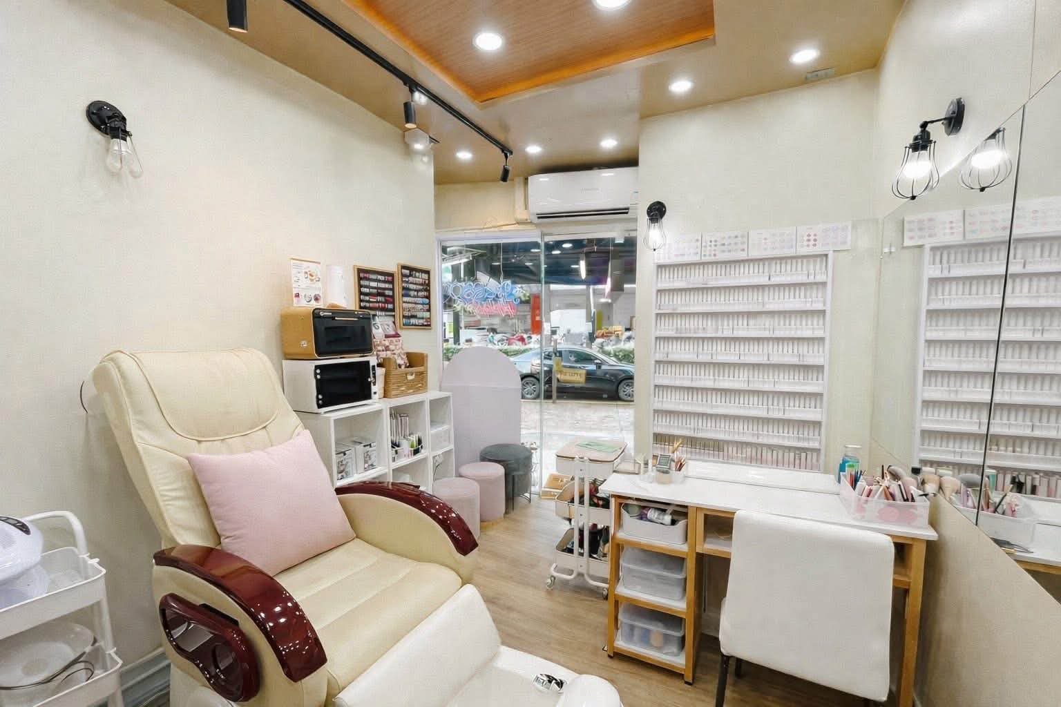 เซ้งร้านทำเล็บ พิกัด สุขุมวิท 22 (ซอยสายน้ำผึ้ง)