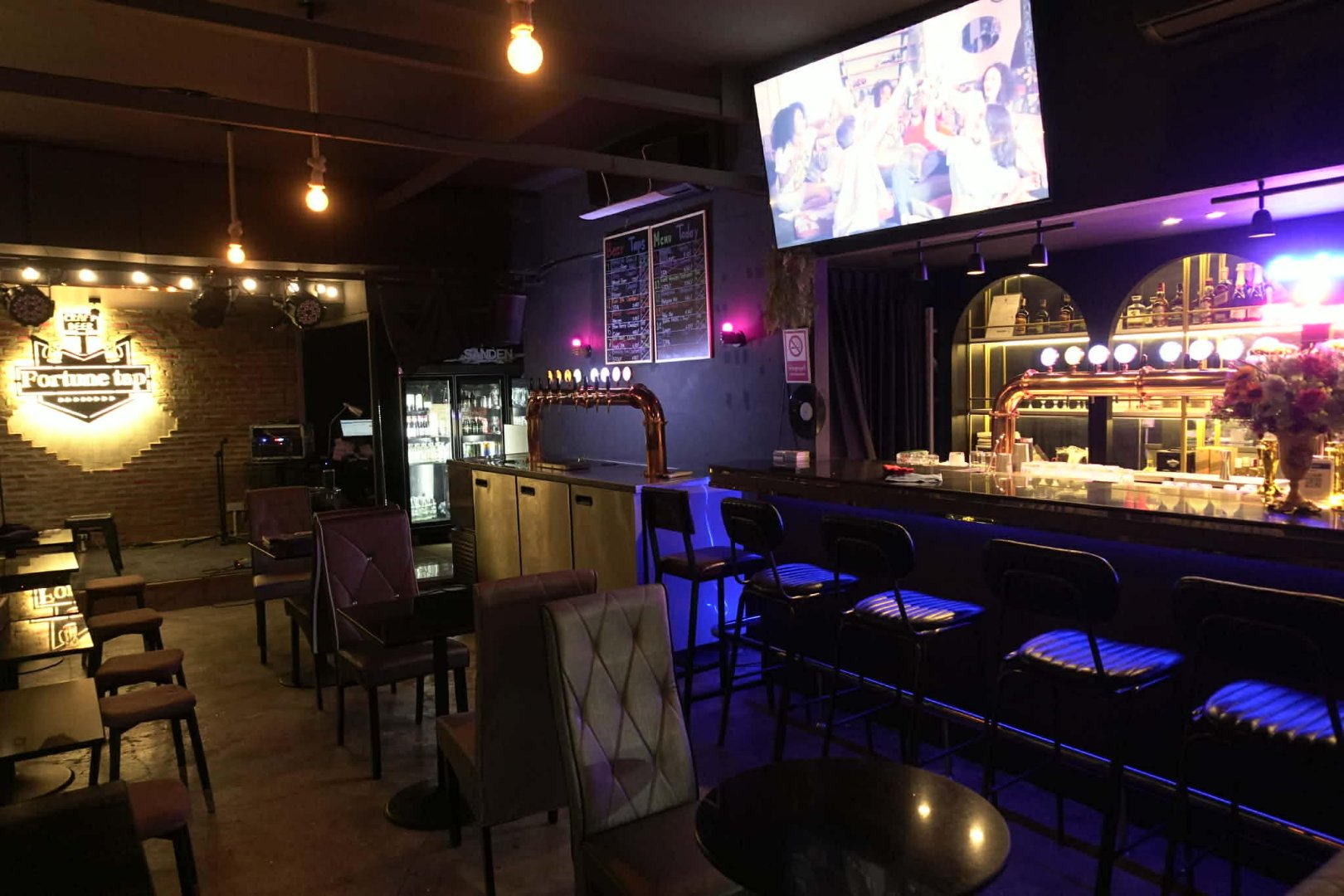 เซ้งร้าน Craft Beer & Bar ตกแต่งครบ ทำเลดี พร้อมเปิดต่อ