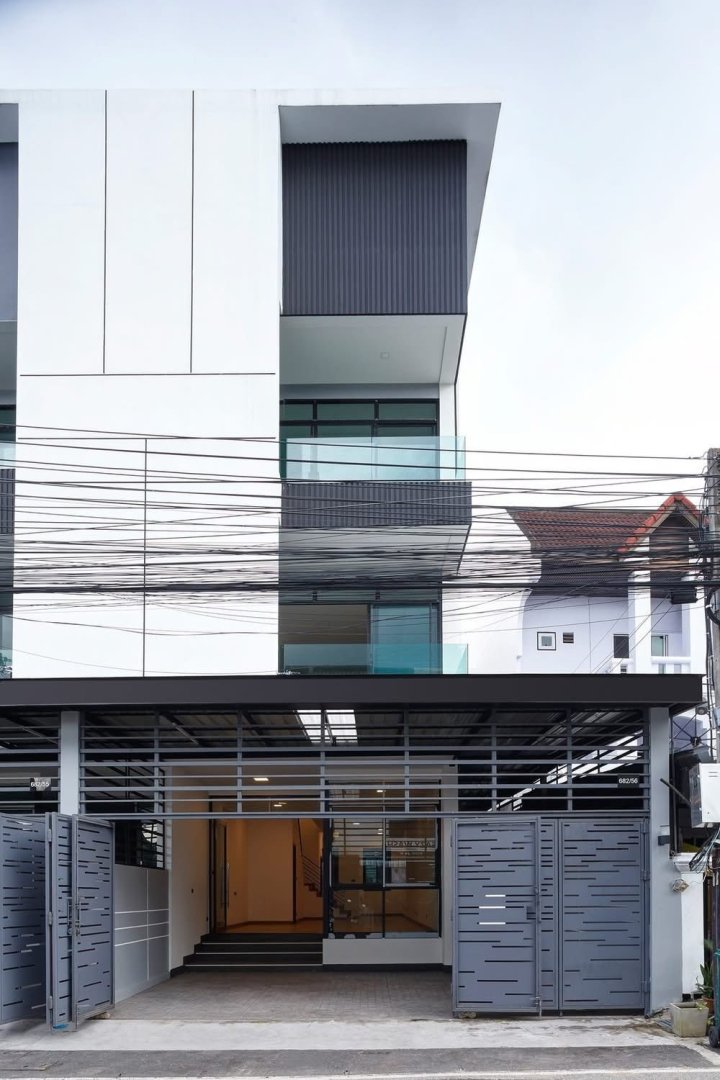 ให้เช่า ทาวน์โฮม 3 ชั้น ทำเลเจ็ดยอด – นิมมาน