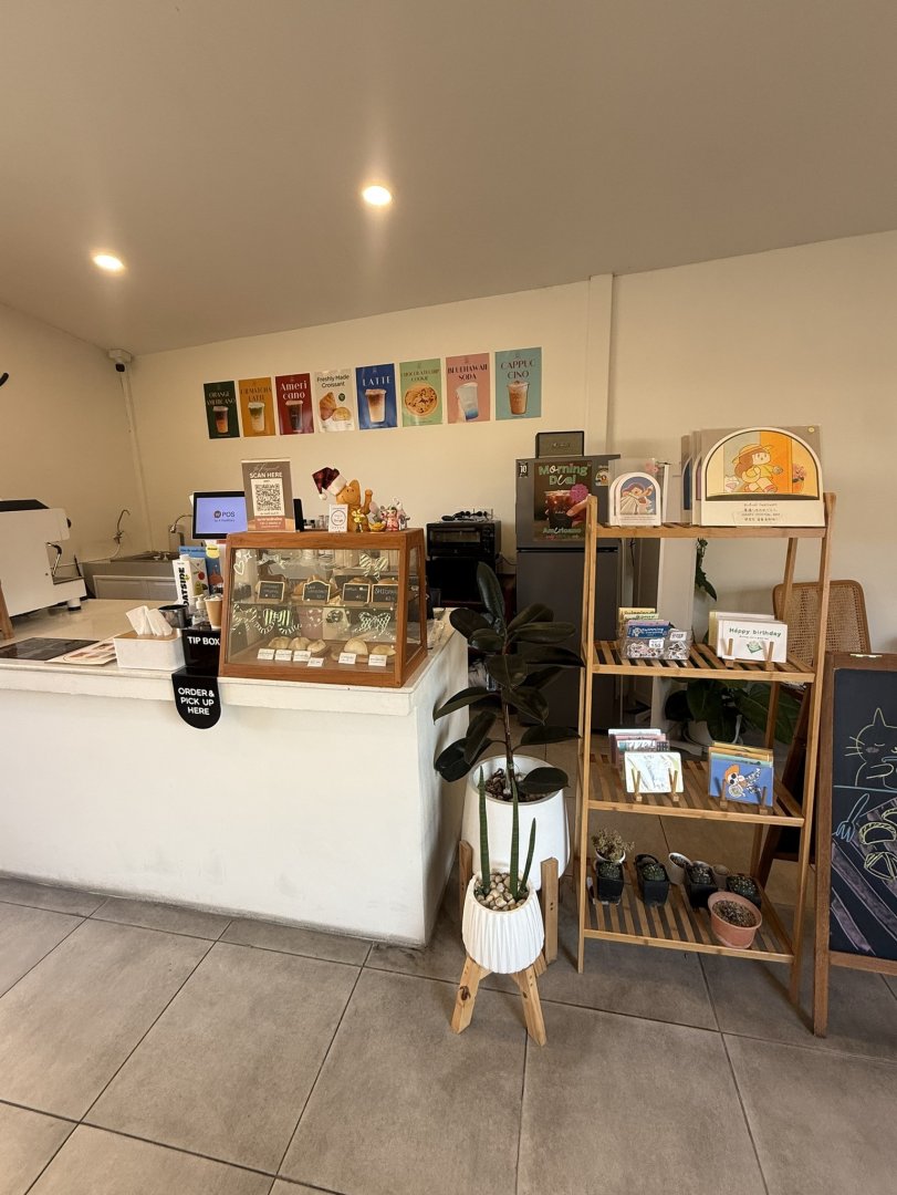 ประกาศเซ้งกิจการร้านกาแฟ พิกัด ตั้งอยู่บนถนนสิรินธร ร้านอยู่หลังป้ายรถเมล ก่อนถึง โรงพยาบาล IDL