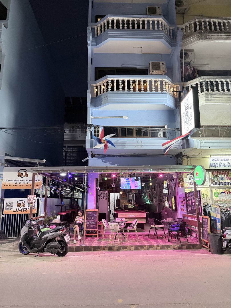 บาร์และห้องพัก