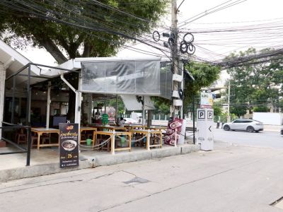 เซ้งพื้นที่ พร้อมอุปกรณ์ครัวครบชุด  พิกัด ปากซอยงามวงศ์วาน 52 (ตรงข้าม ม.เกษตรศาสตร์ บางเขน)