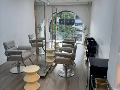 เซ้งร้านทำผมด่วน พิกัเ ทองหล่อ 12 หน้า khun by yoo residence ตรงข้ามตึก taste