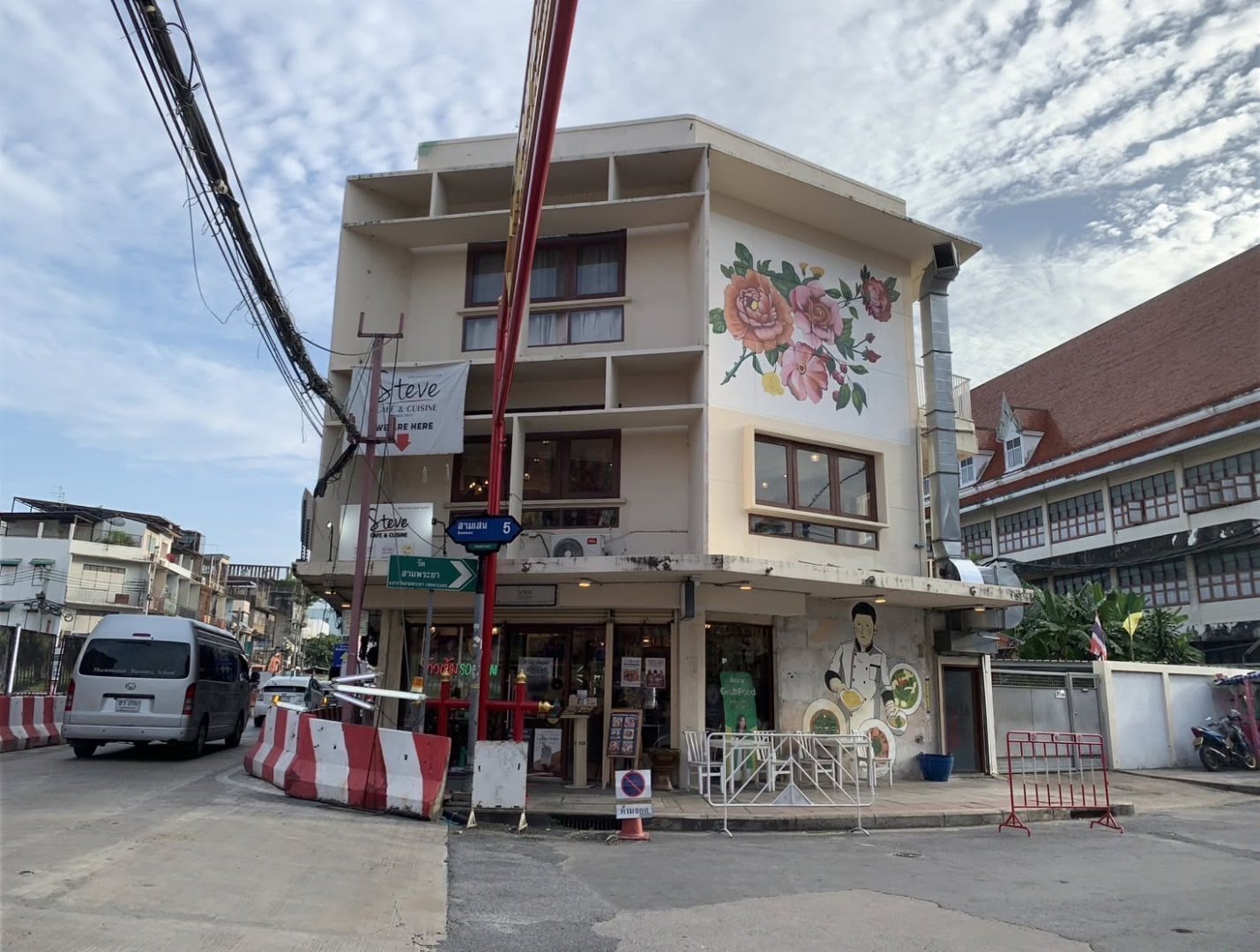 ปล่อยเซ้ง ตึกคลาสสิค 3 ชั้น 2 ห้องหัวมุม พิกัด อยู่หัวมุมถนนใหญ่ซอยสามเสน 5